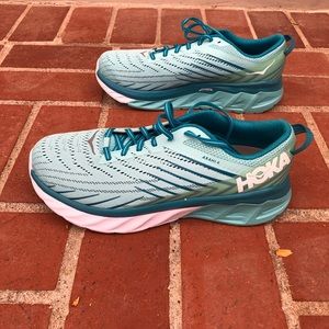 Hoka Arahi 4 - Size 11 - Width is “wide”